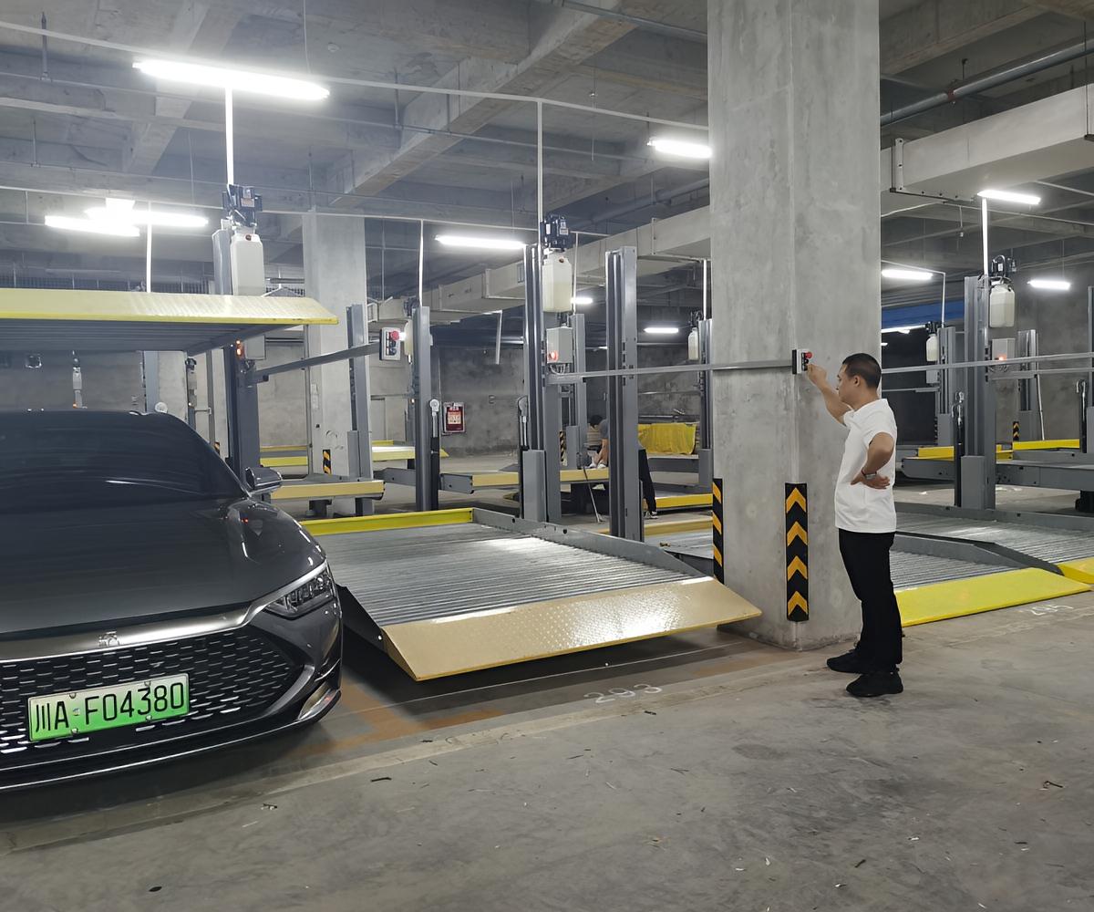 四柱简易升降停车设备的季度保养